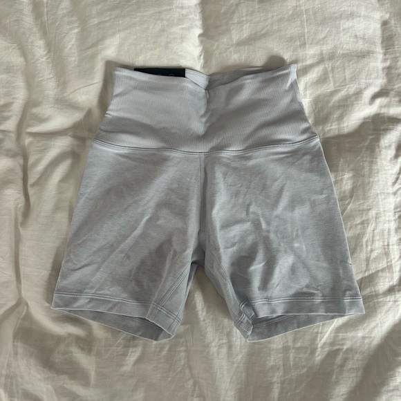 Aritzia Cheeky Banded 5” Golden Softwhip Biker Shorts - Picture 2 of 5